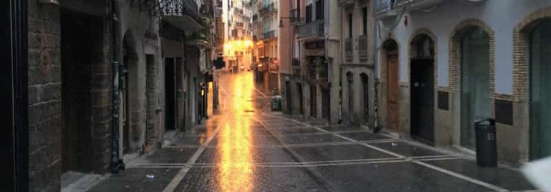 Pamplona com chuva pela manhã