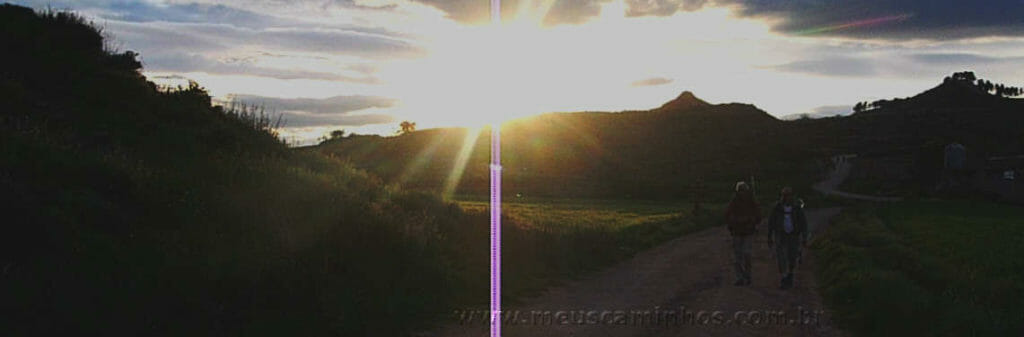 Na saída de Nájera, a caminho de Santo Domingo de la Calzada, o sol nascendo atrás dos montes
